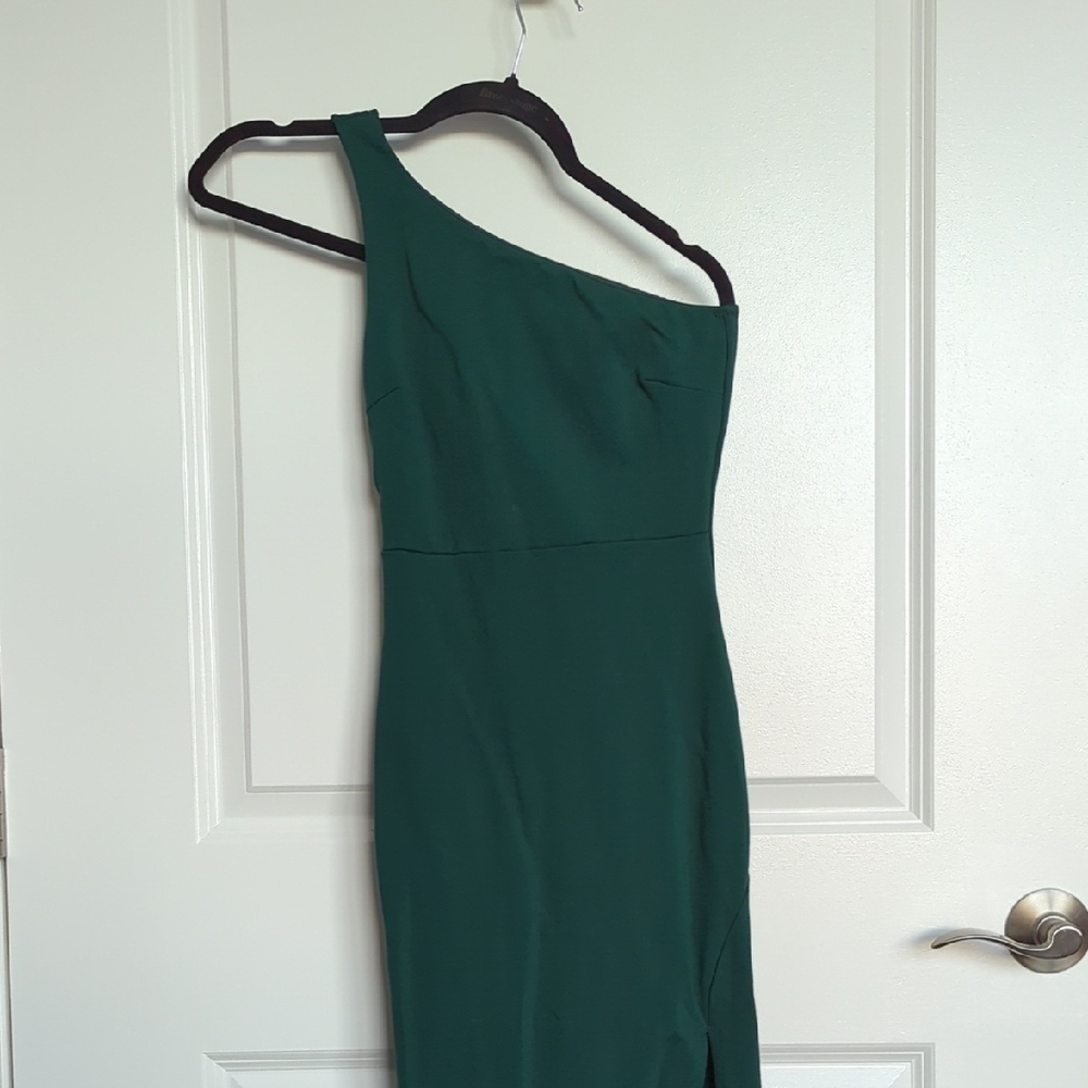 Elegant Green One-Shoulder Dress